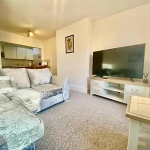  Apartment 64 Bath Road - To