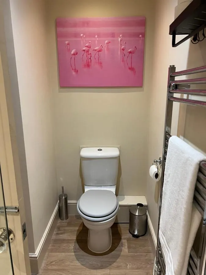 Studio Flat Central Cheltenham Parking Off Road דירה